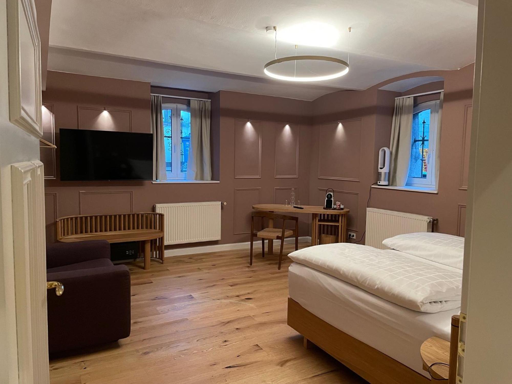 Uhland Hotel